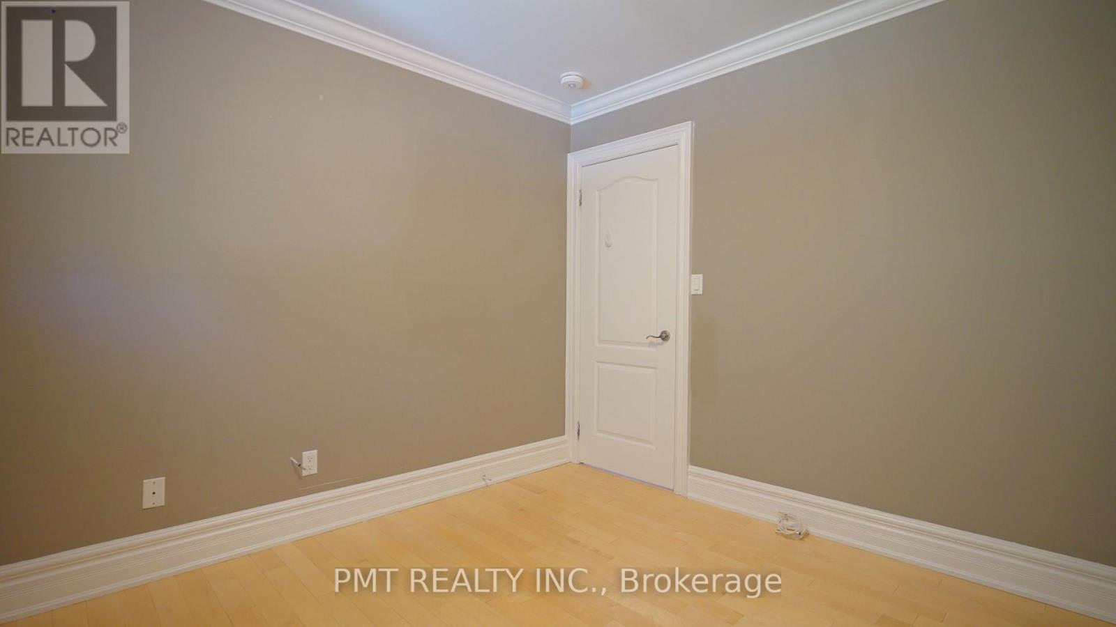 Main - 7 Waterbury Drive, Toronto, Ontario  M9R 3X7 - Photo 19 - W12444273