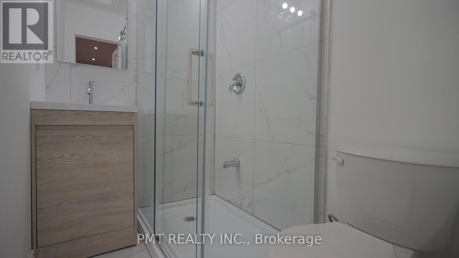 Main - 7 Waterbury Drive, Toronto, Ontario  M9R 3X7 - Photo 15 - W12444273