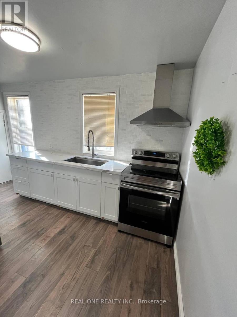 216 John Street N, Orillia, Ontario  L3V 3H7 - Photo 11 - S12447706