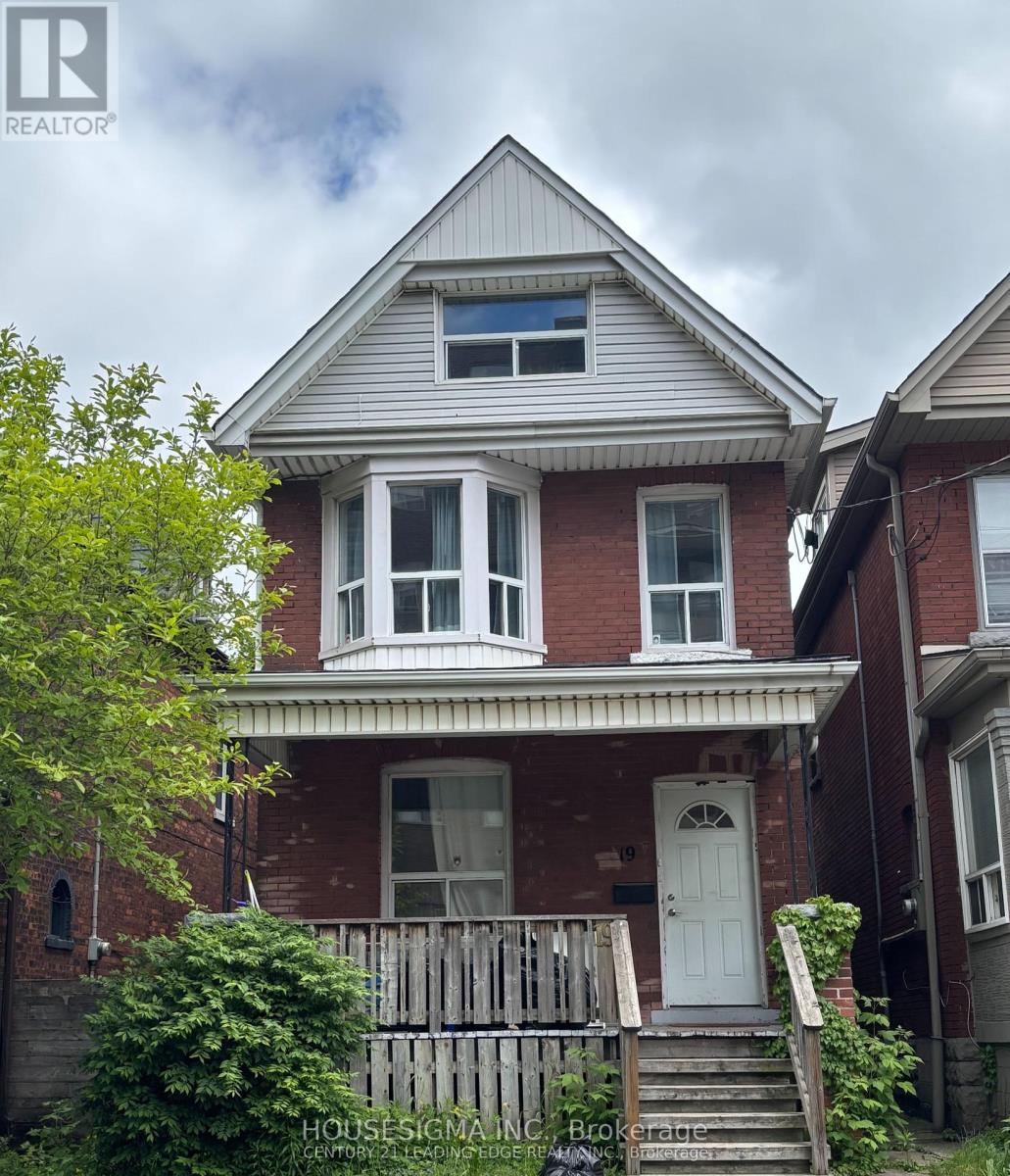 UPPER - 19 ERIE AVENUE, Hamilton, Ontario