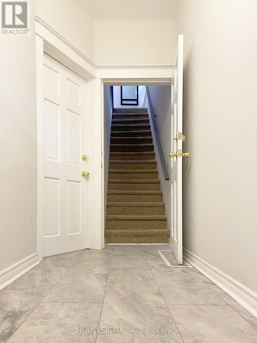 Upper - 19 Erie Avenue, Hamilton, Ontario  L8N 2W5 - Photo 13 - X12454239