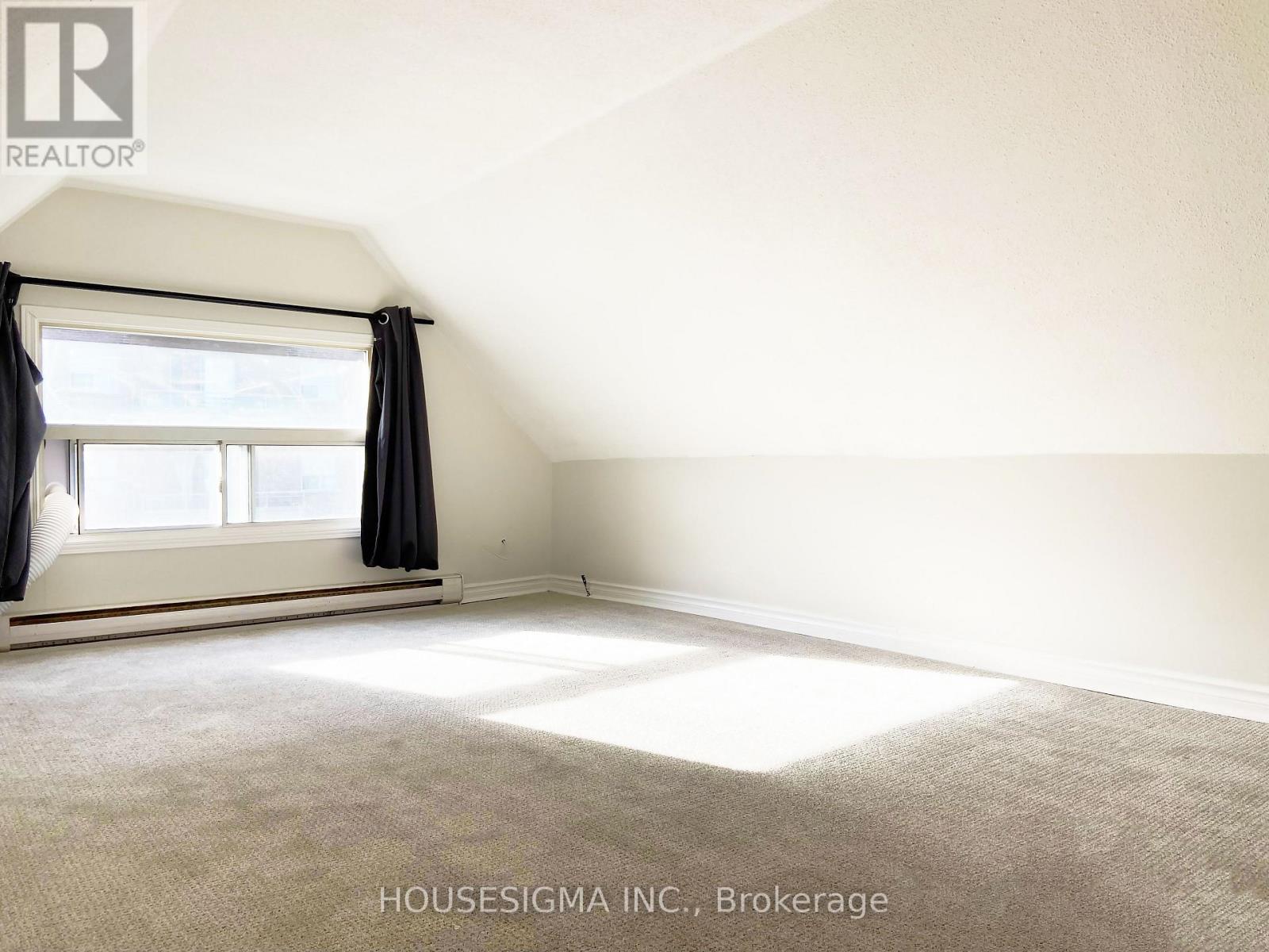 Upper - 19 Erie Avenue, Hamilton, Ontario  L8N 2W5 - Photo 3 - X12454239