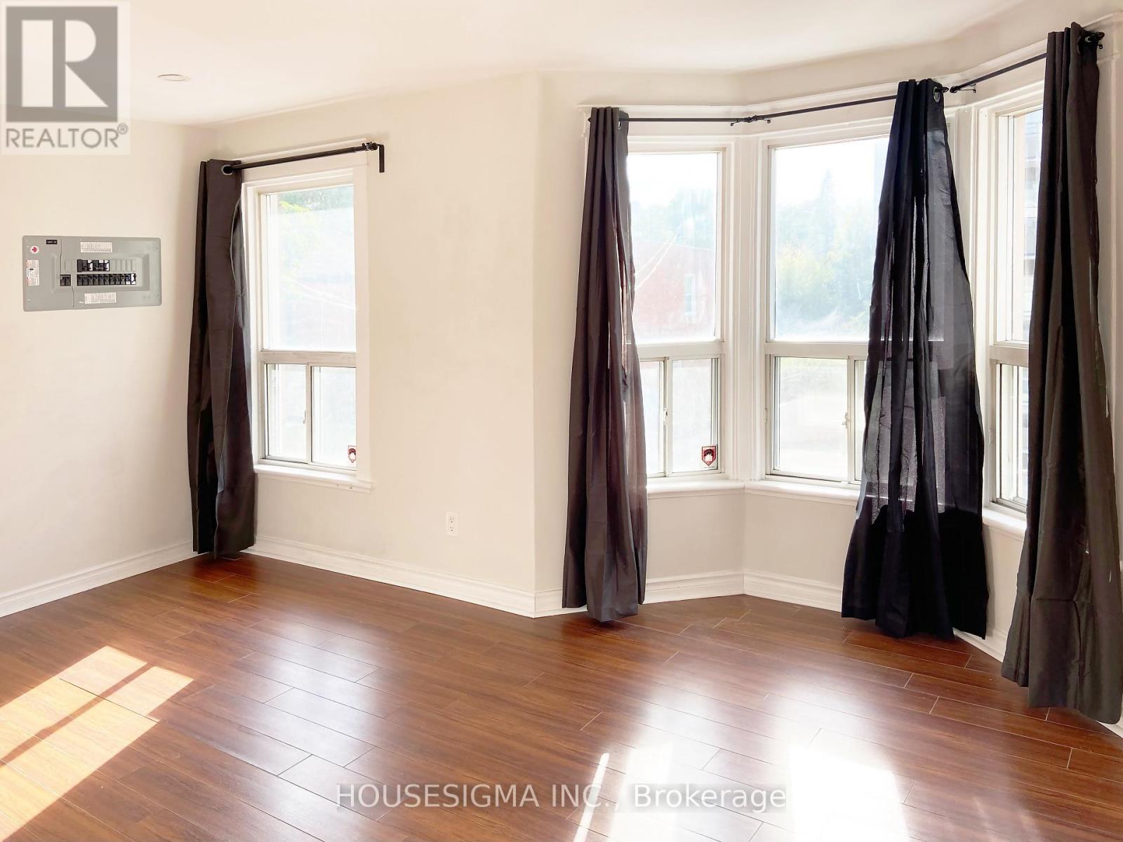 Upper - 19 Erie Avenue, Hamilton, Ontario  L8N 2W5 - Photo 5 - X12454239
