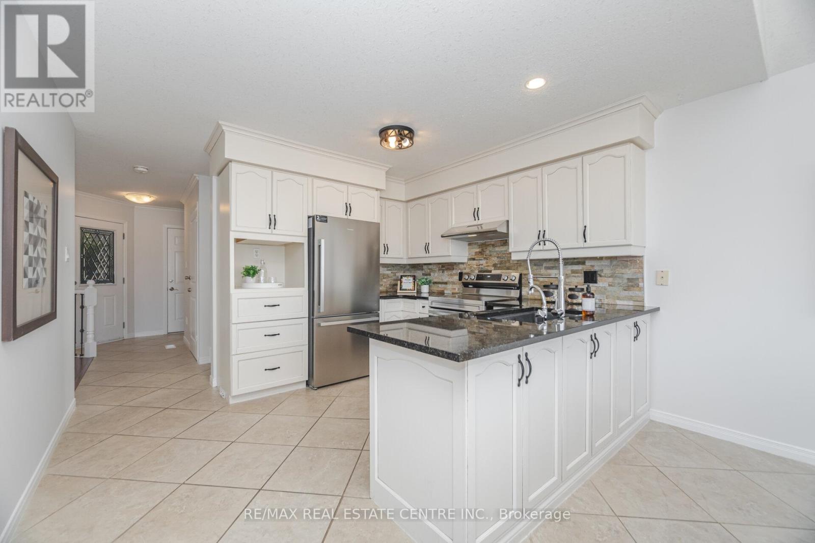 127 Silurian Drive, Guelph, Ontario  N1E 7G2 - Photo 16 - X12454272