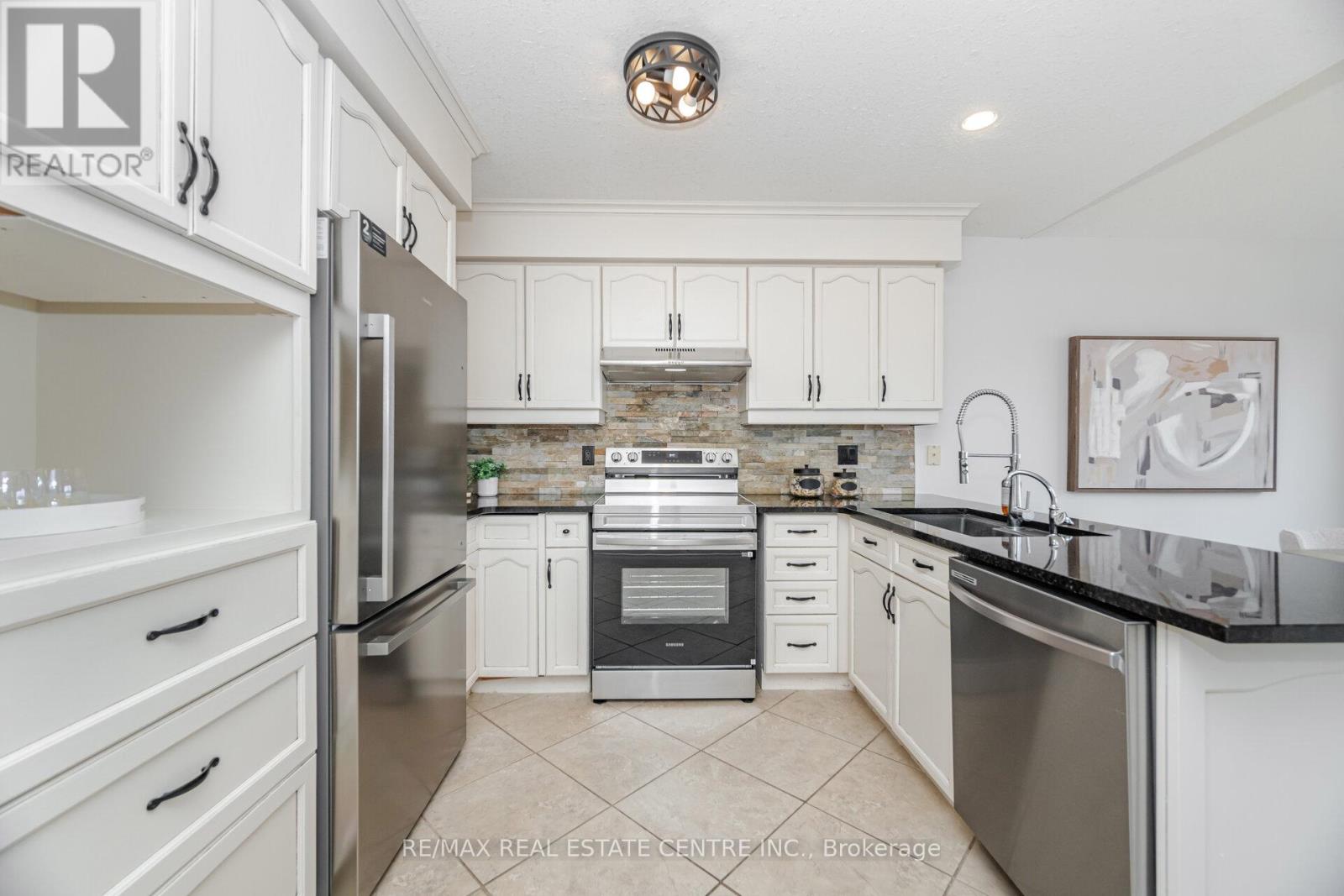 127 Silurian Drive, Guelph, Ontario  N1E 7G2 - Photo 17 - X12454272