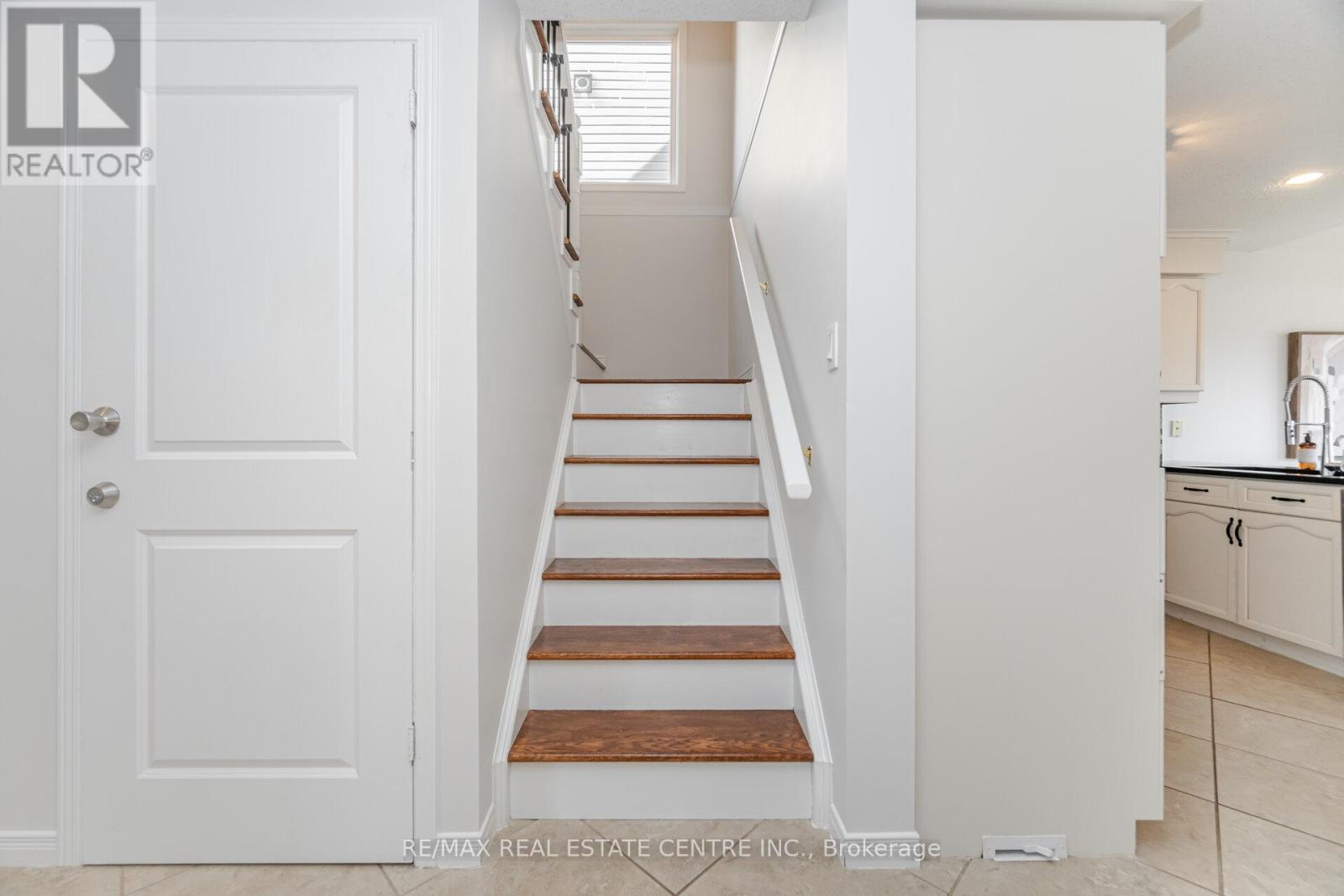 127 Silurian Drive, Guelph, Ontario  N1E 7G2 - Photo 21 - X12454272