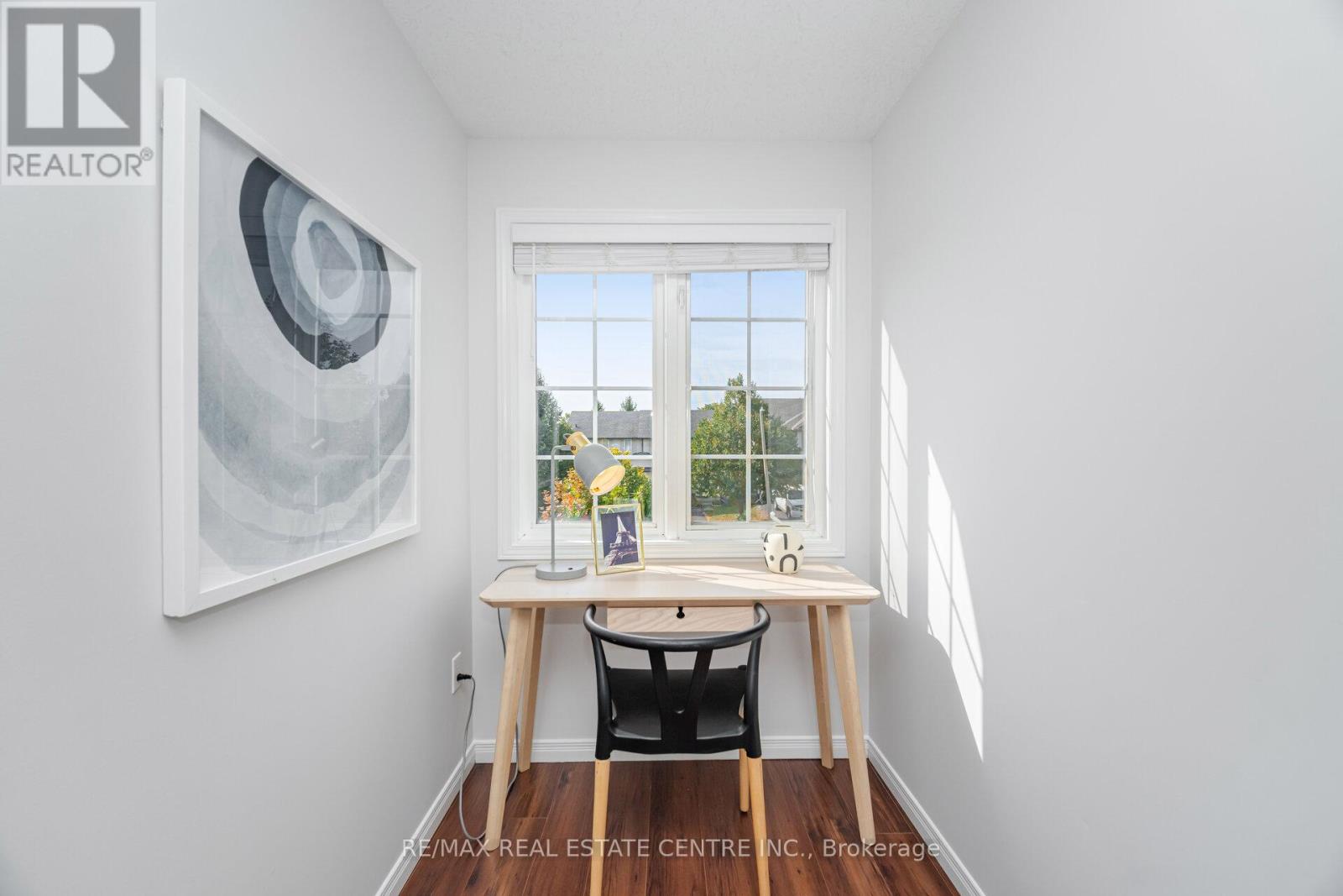 127 Silurian Drive, Guelph, Ontario  N1E 7G2 - Photo 25 - X12454272