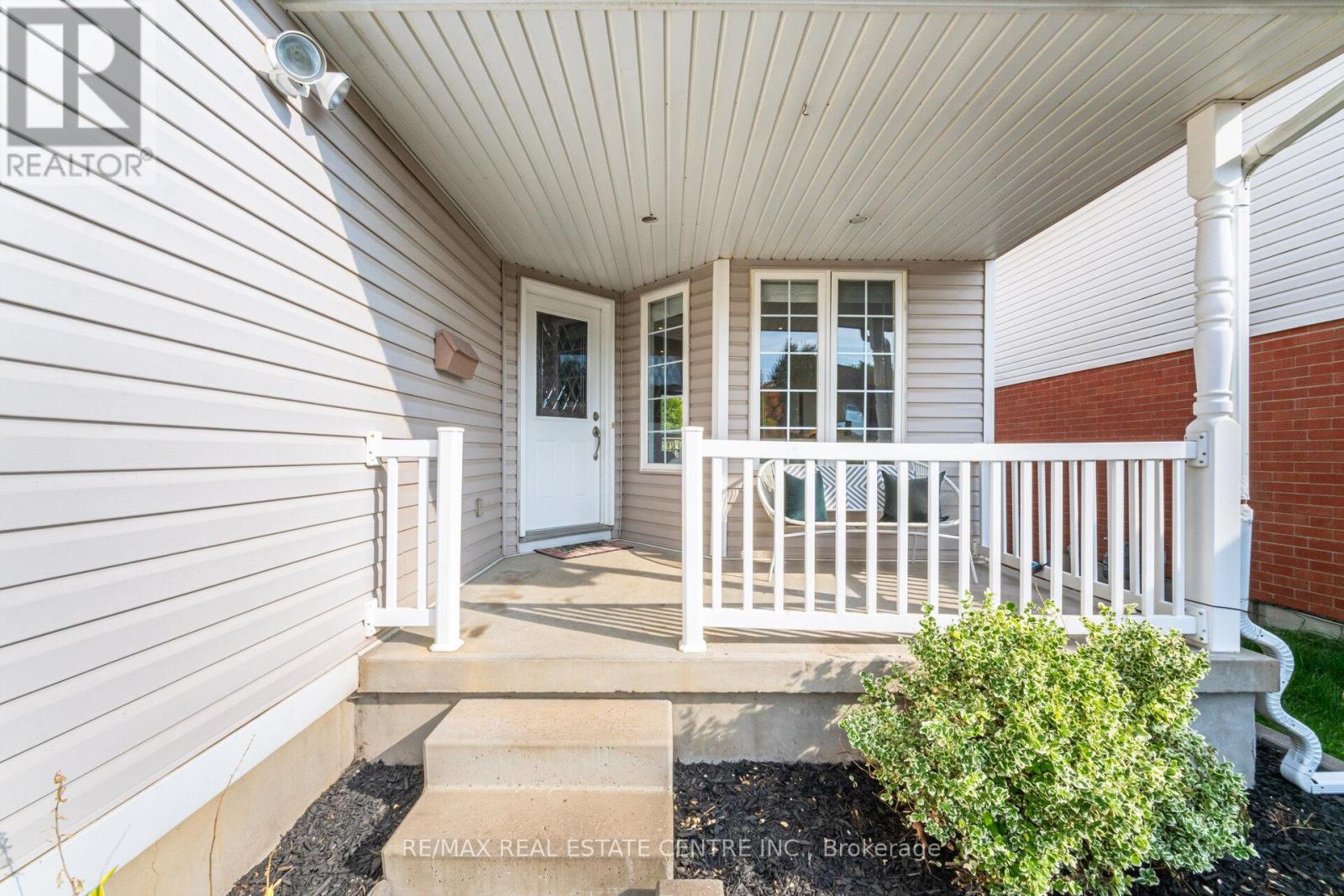 127 Silurian Drive, Guelph, Ontario  N1E 7G2 - Photo 3 - X12454272