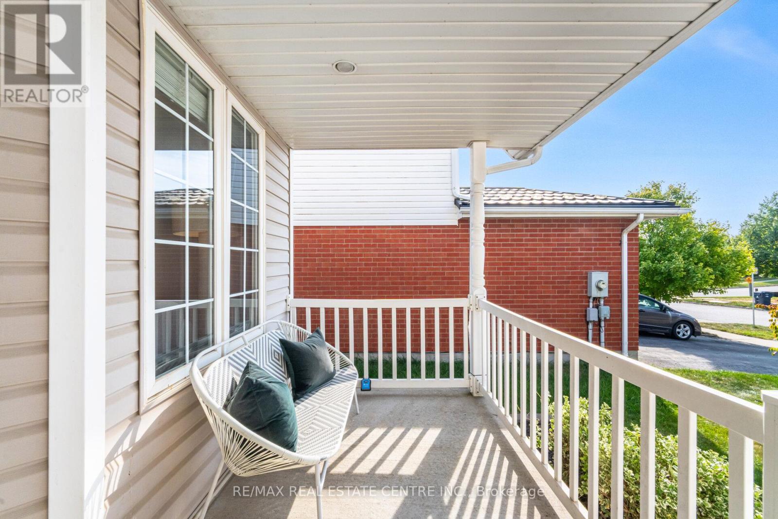 127 Silurian Drive, Guelph, Ontario  N1E 7G2 - Photo 4 - X12454272
