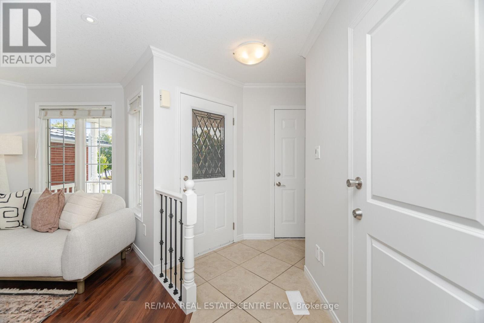 127 Silurian Drive, Guelph, Ontario  N1E 7G2 - Photo 6 - X12454272