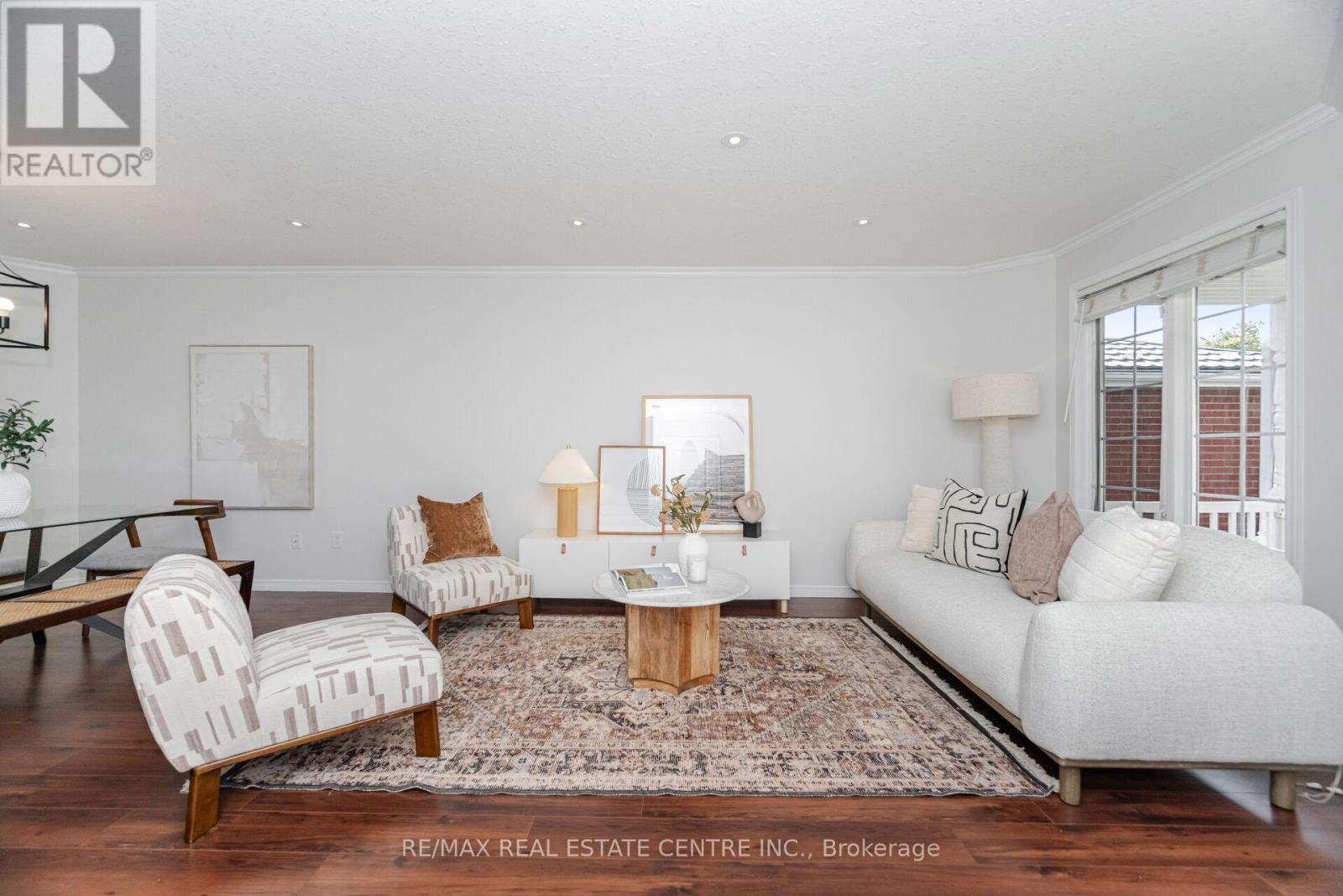 127 Silurian Drive, Guelph, Ontario  N1E 7G2 - Photo 8 - X12454272