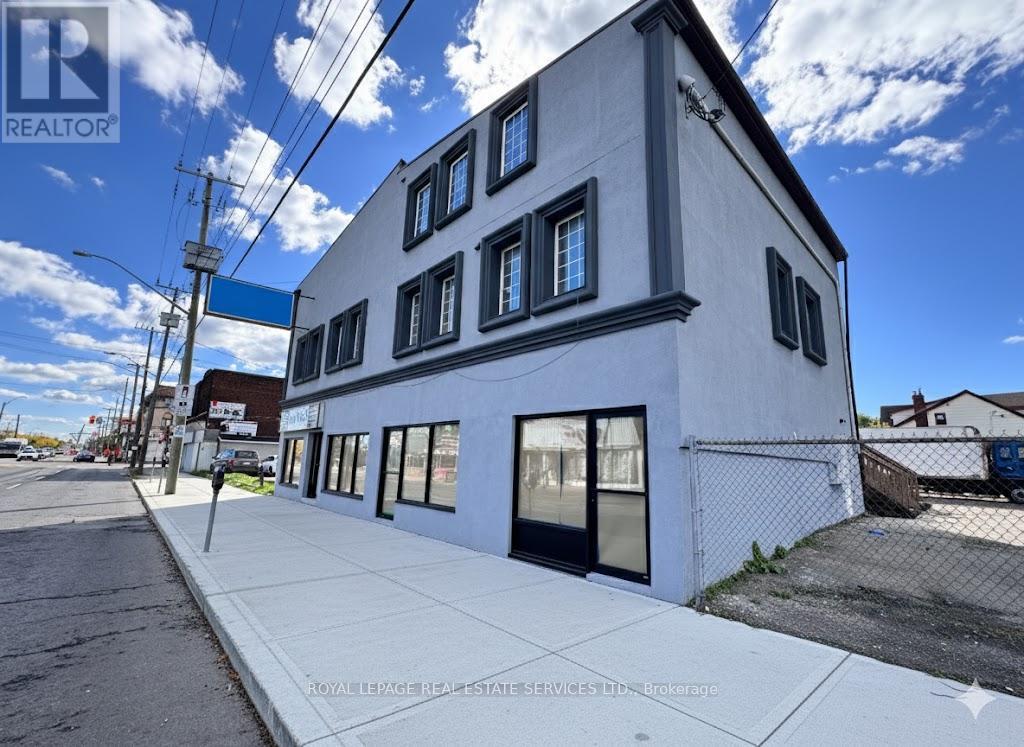 1072 Barton Street E, Hamilton, Ontario  L8L 3E6 - Photo 3 - X12454307