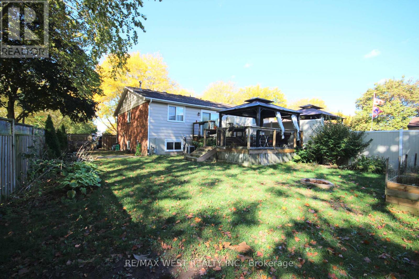 4244 York Drive, Niagara Falls, Ontario  L2E 6Y4 - Photo 4 - X12454340