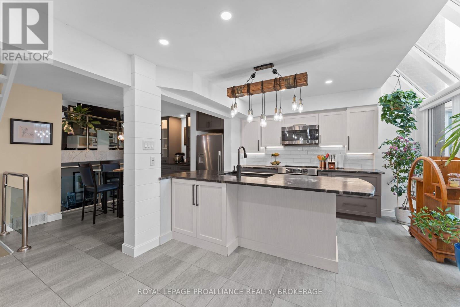 48 - 1 Place D'armes, Kingston, Ontario  K7K 6S2 - Photo 3 - X12454350