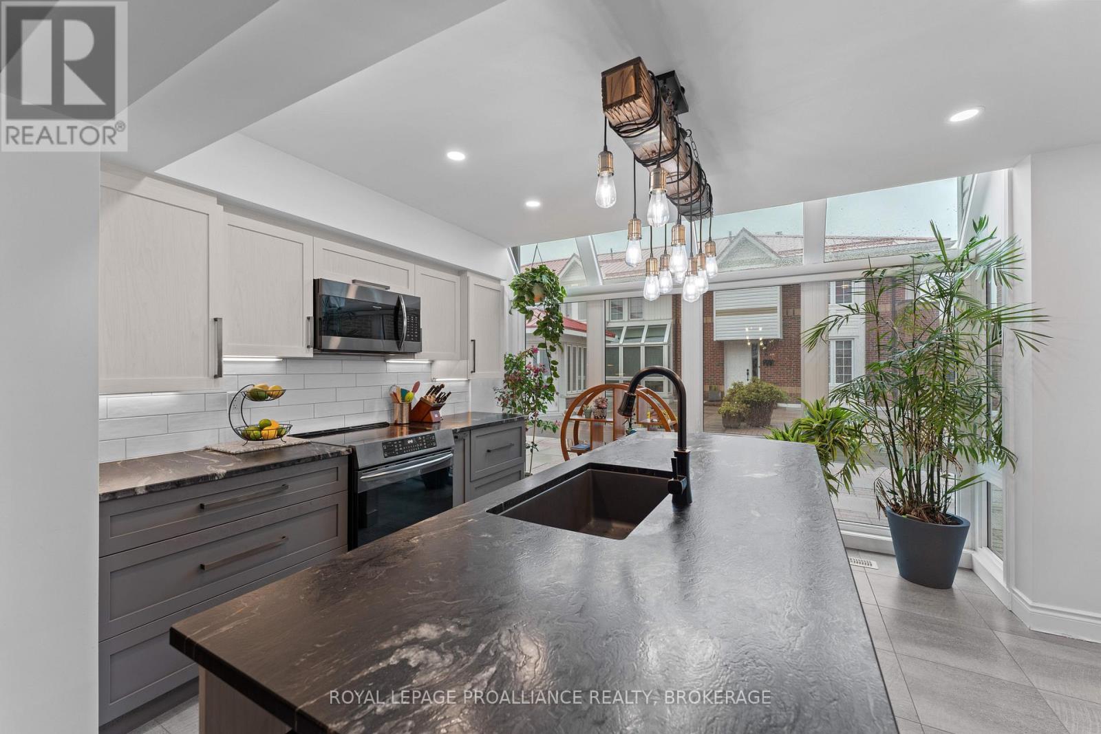 48 - 1 Place D'armes, Kingston, Ontario  K7K 6S2 - Photo 4 - X12454350