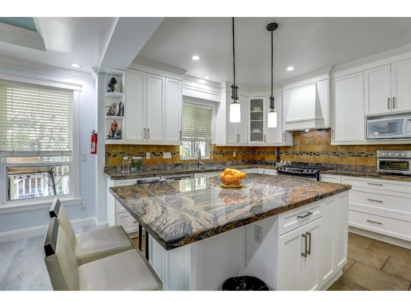 10301 155a Street, Surrey, British Columbia  V3R 4K4 - Photo 10 - R3057070