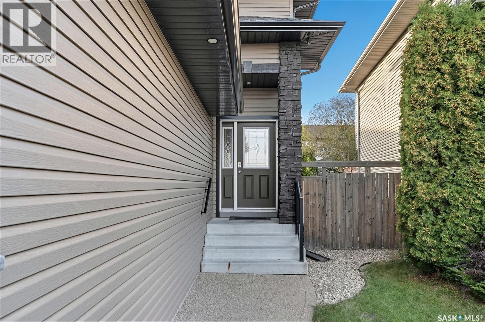 446 Lewin Way, Saskatoon, Saskatchewan  S7T 0T3 - Photo 3 - SK020521