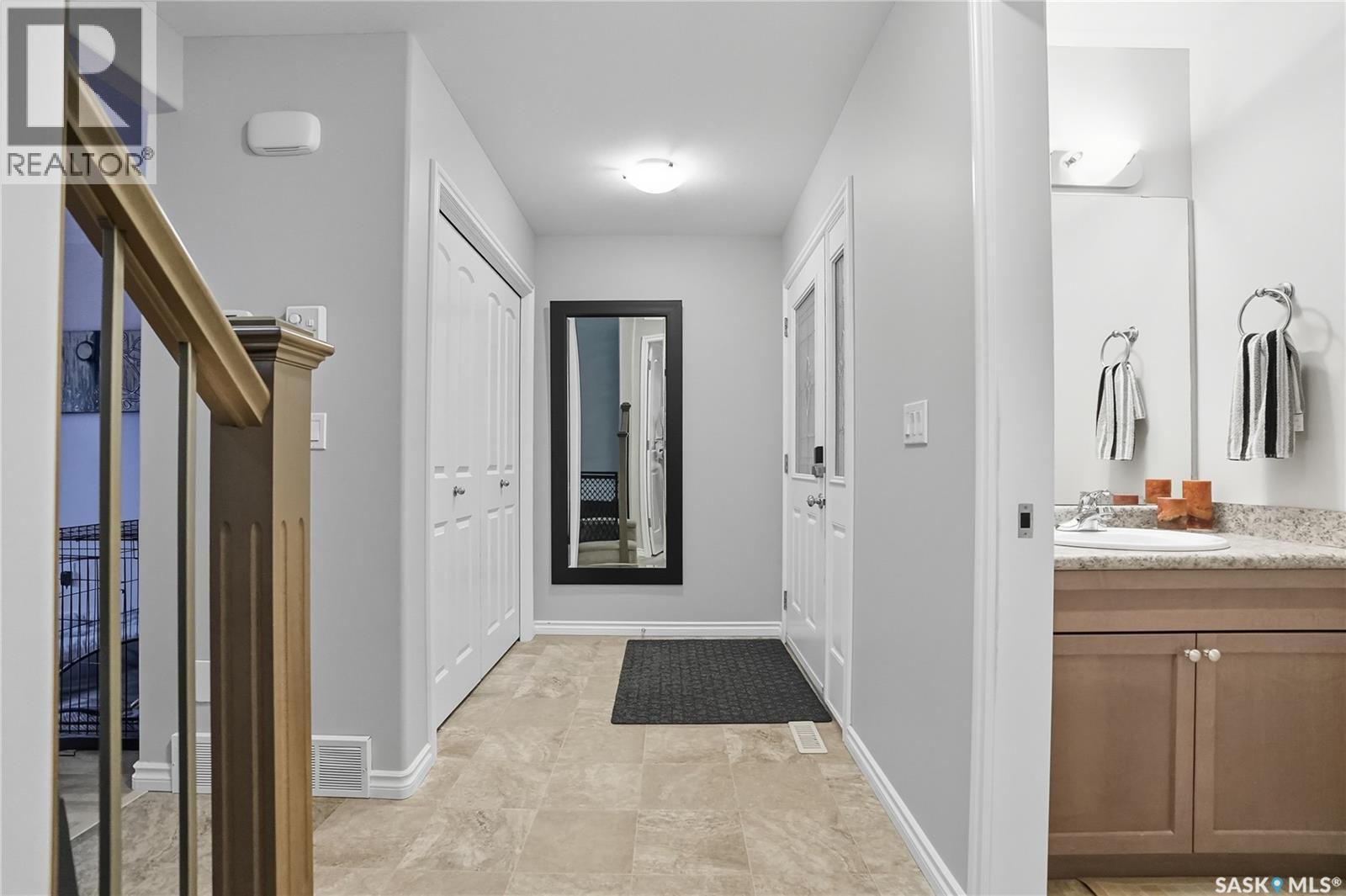 446 Lewin Way, Saskatoon, Saskatchewan  S7T 0T3 - Photo 4 - SK020521