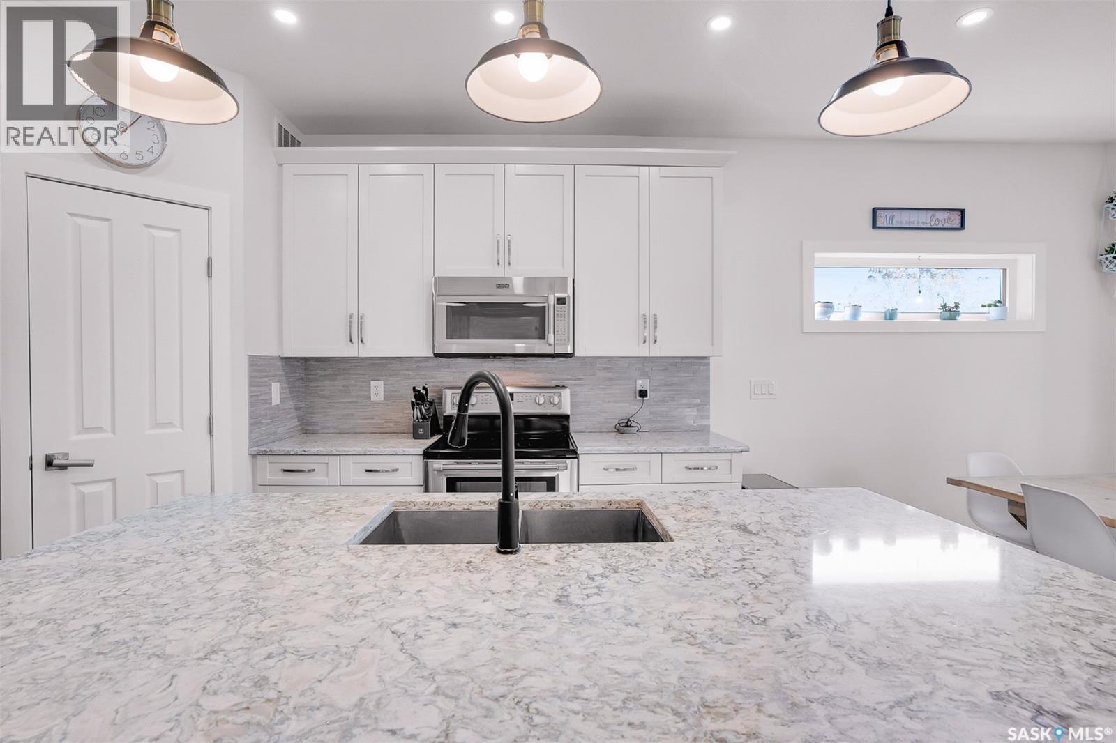 1042 Glacial Shores Common, Saskatoon, Saskatchewan  S7W 0R3 - Photo 6 - SK020409