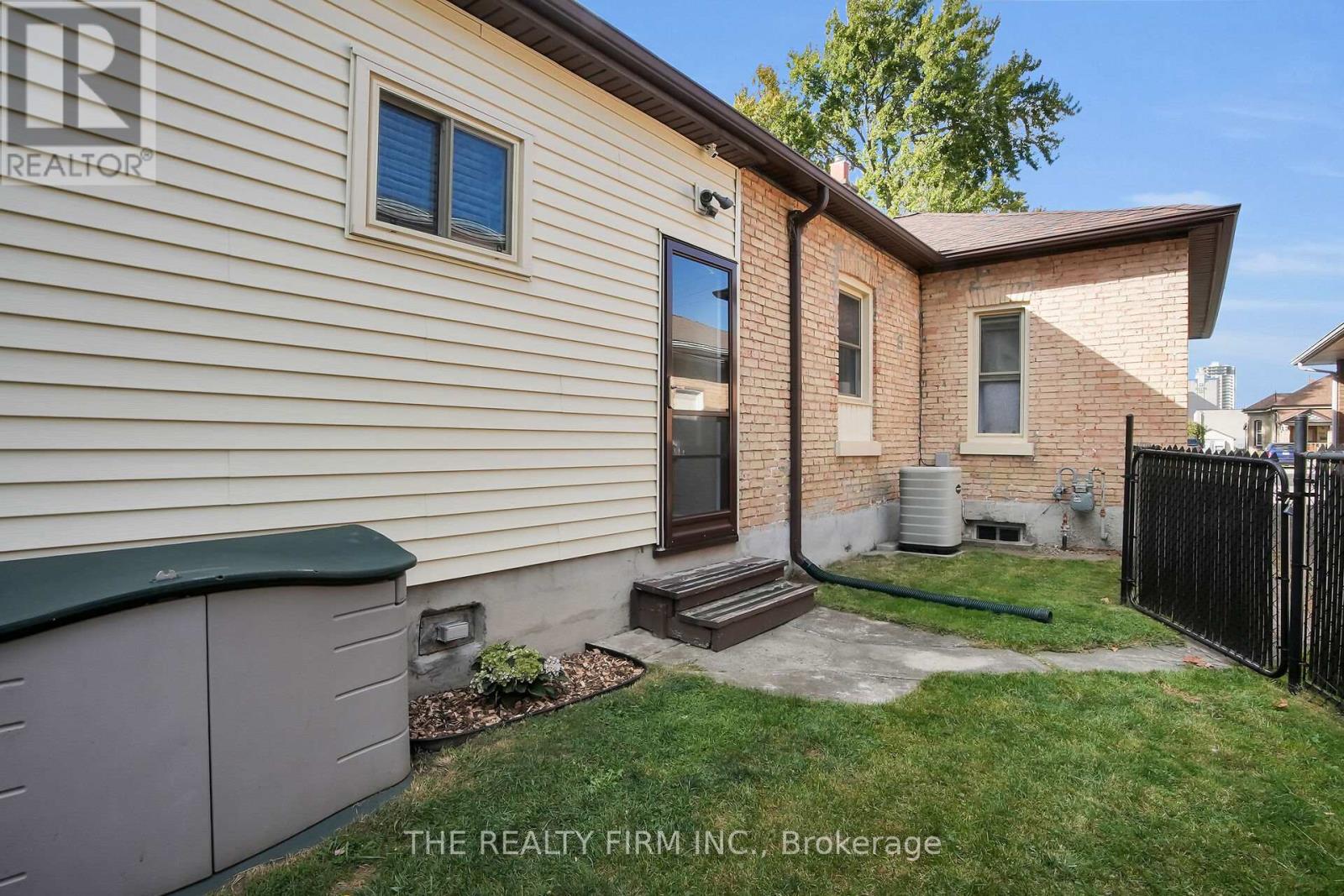317 Simcoe Street, London East (East K), Ontario  N6B 1J4 - Photo 31 - X12453869