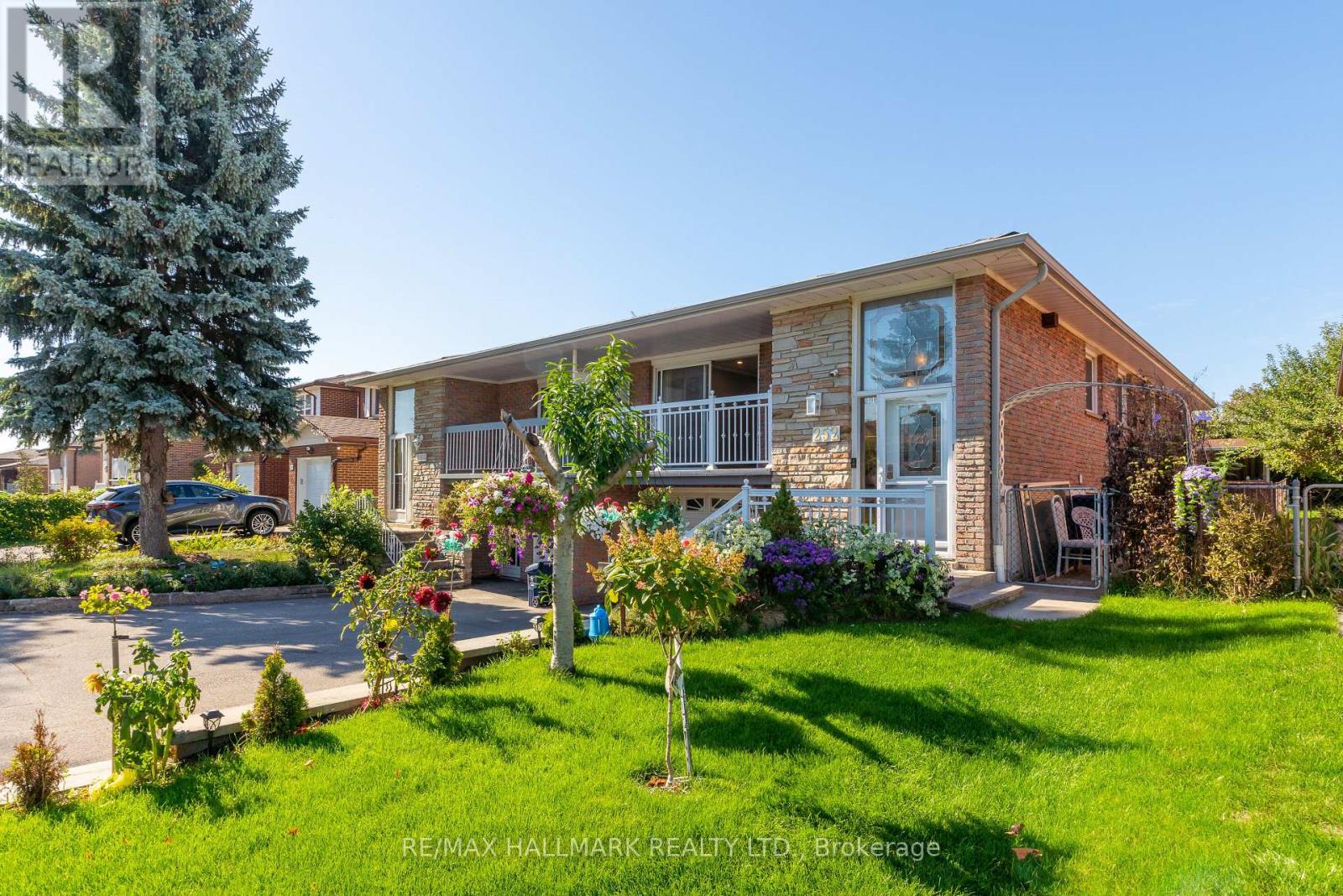 UPPER - 252 APACHE TRAIL, Toronto, Ontario