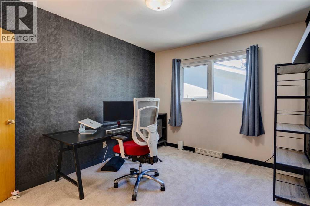 114 Hallbrook Drive Sw, Calgary, Alberta  T2V 3H6 - Photo 19 - A2263456