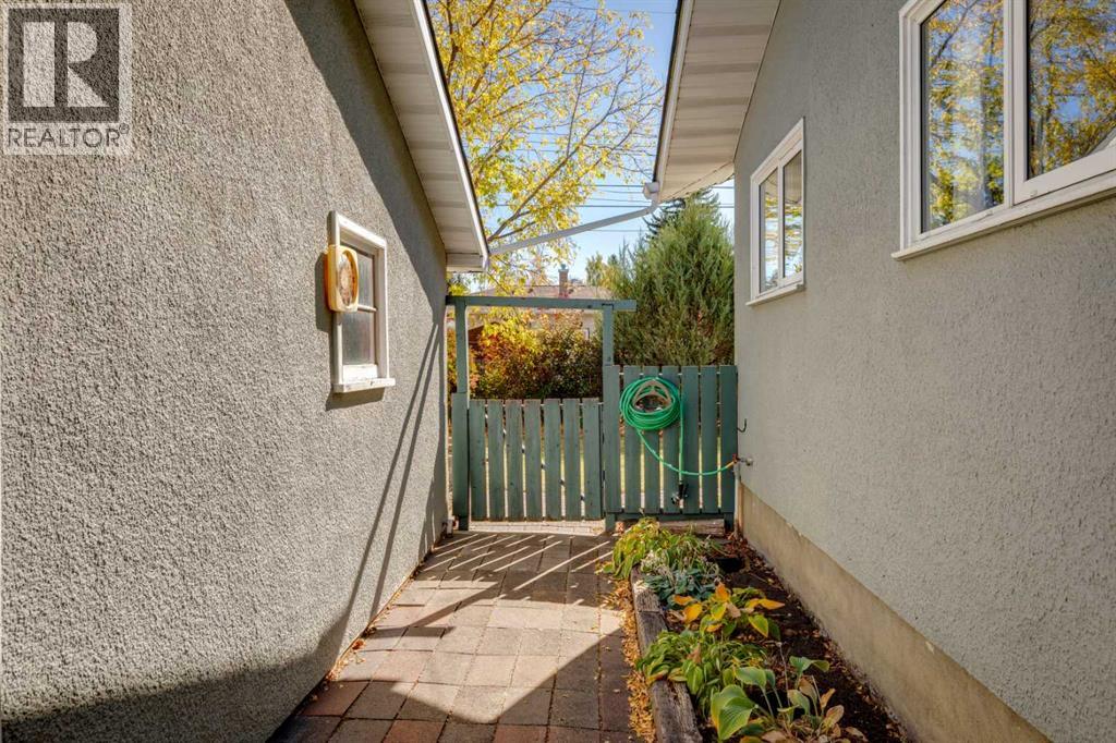 114 Hallbrook Drive Sw, Calgary, Alberta  T2V 3H6 - Photo 33 - A2263456