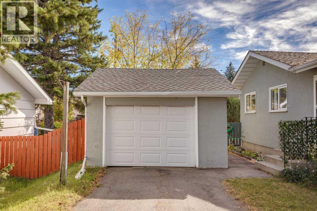 114 Hallbrook Drive Sw, Calgary, Alberta  T2V 3H6 - Photo 45 - A2263456