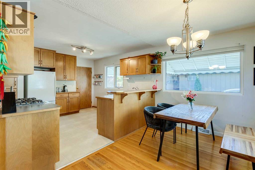 114 Hallbrook Drive Sw, Calgary, Alberta  T2V 3H6 - Photo 8 - A2263456