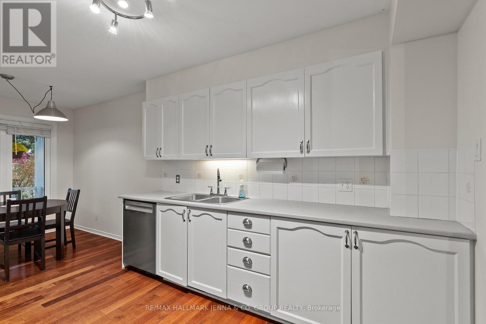 364 Stoneway Drive, Ottawa, Ontario  K2G 6G7 - Photo 11 - X12451839