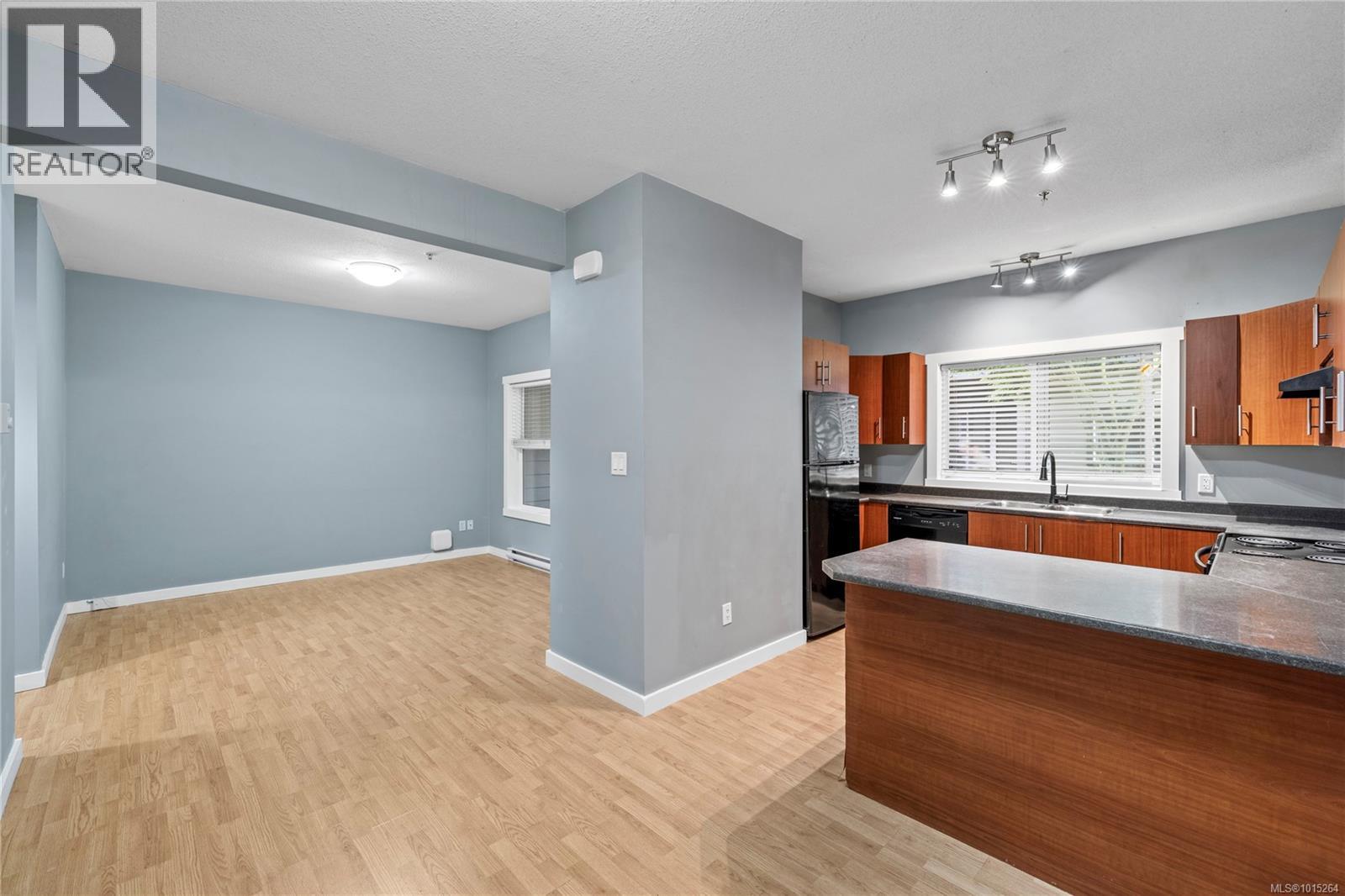 102 582 Rosehill St, Nanaimo, British Columbia  V9S 1H6 - Photo 2 - 1015264