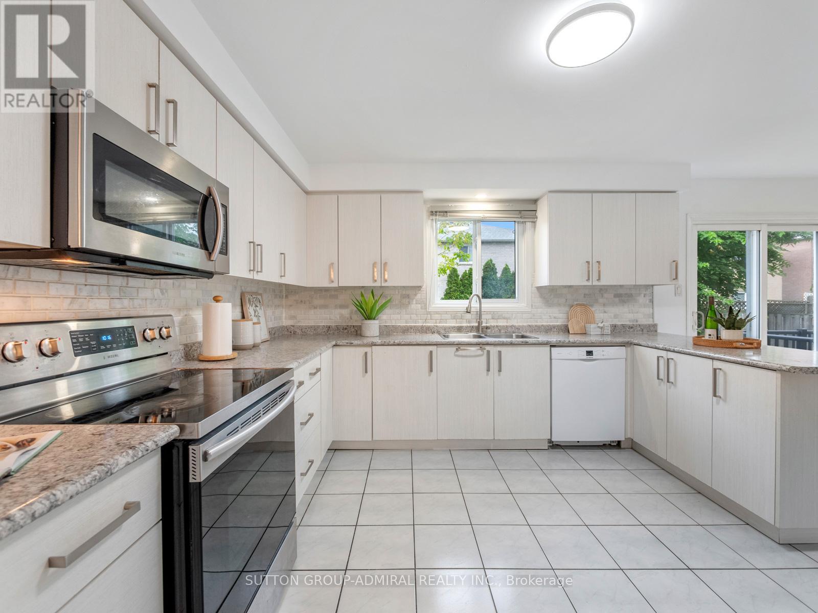 40 Brookmill Drive, Vaughan, Ontario  L4J 6K5 - Photo 7 - N12454382