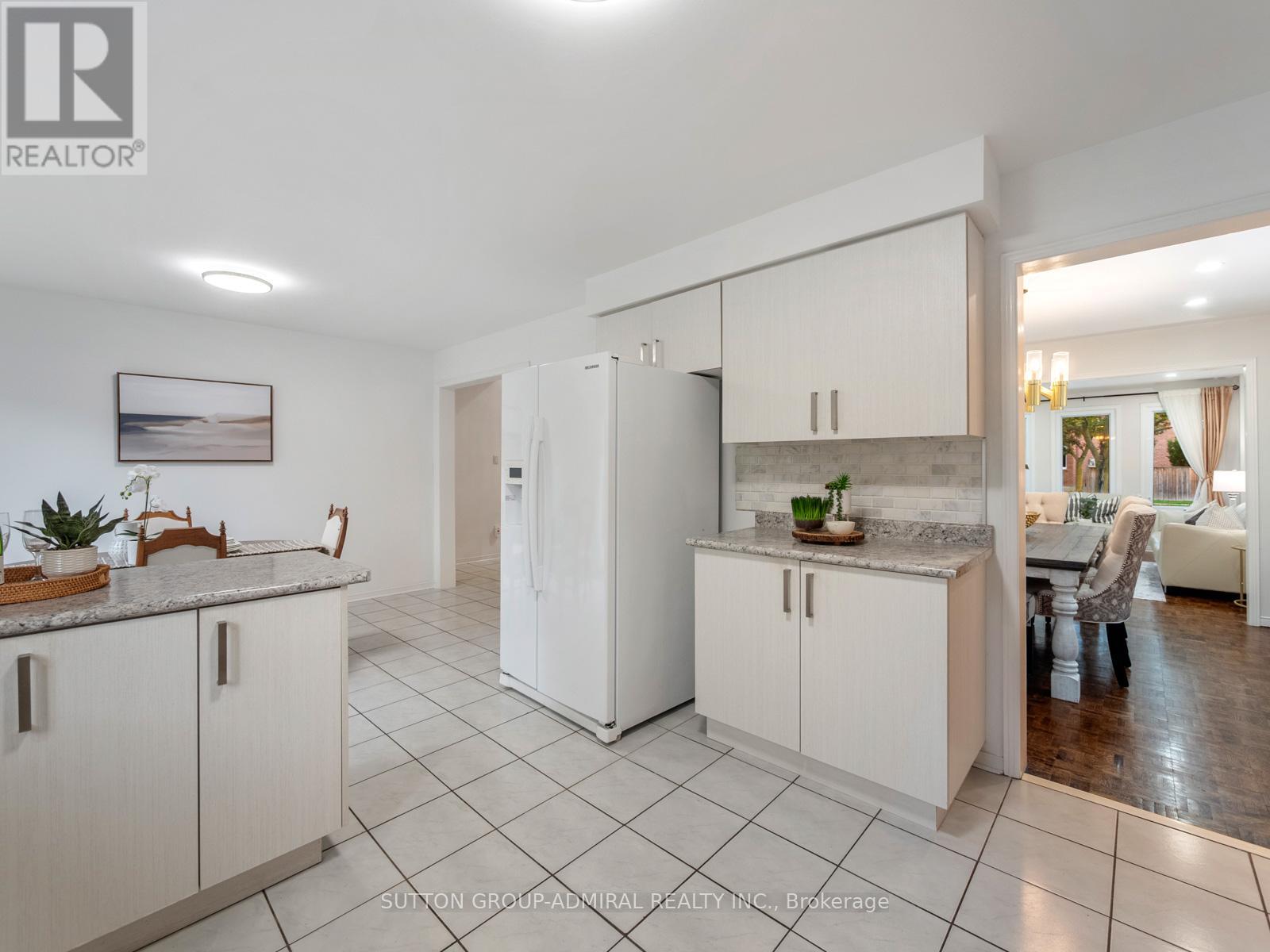 40 Brookmill Drive, Vaughan, Ontario  L4J 6K5 - Photo 8 - N12454382