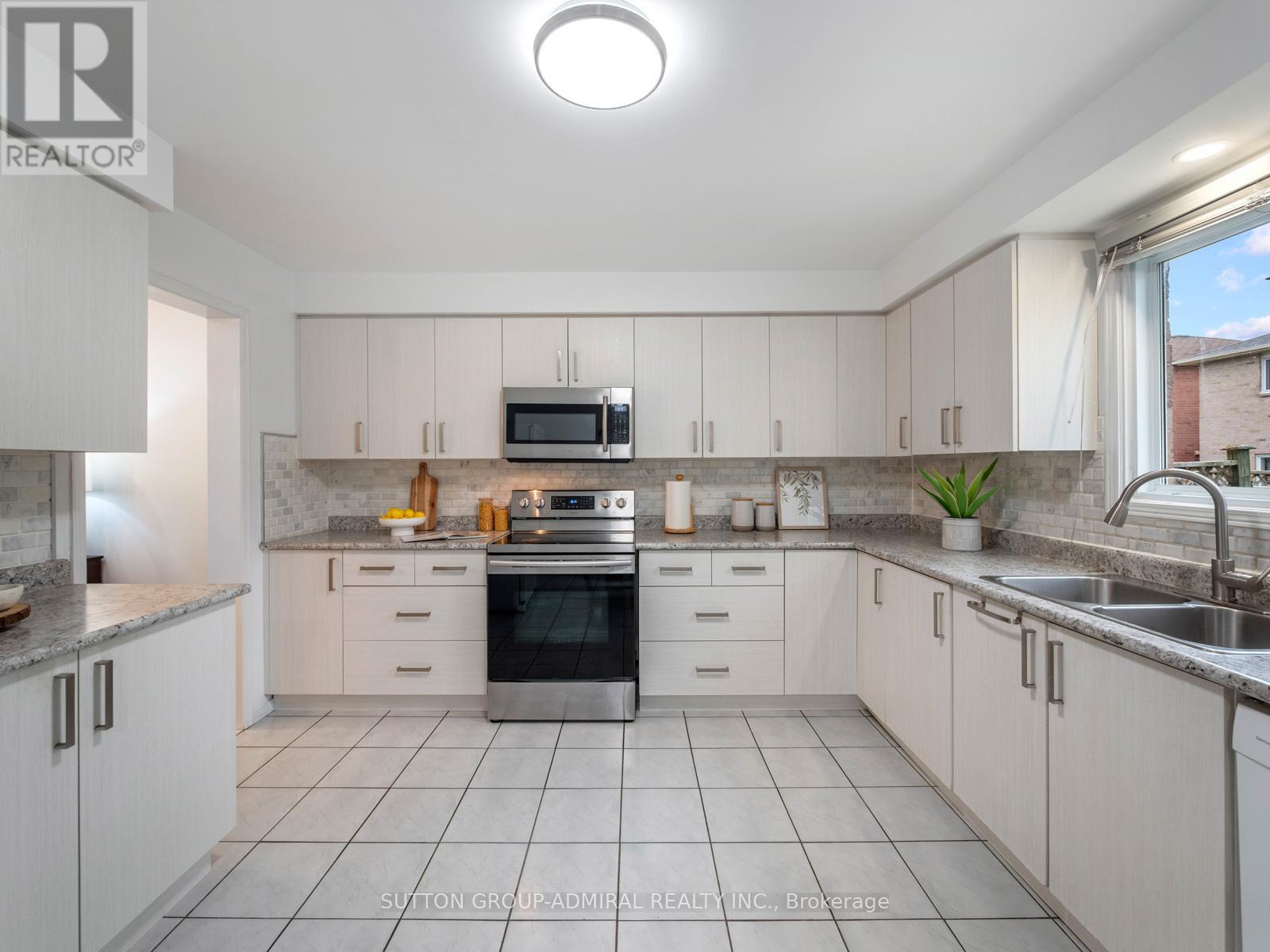 40 Brookmill Drive, Vaughan, Ontario  L4J 6K5 - Photo 9 - N12454382