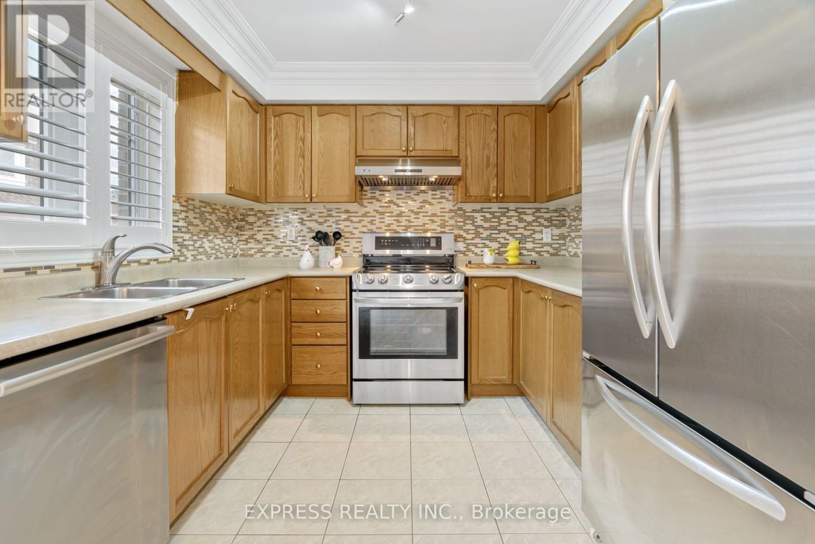 104 Prince Charles Way, Markham, Ontario  L6C 0B5 - Photo 15 - N12454412
