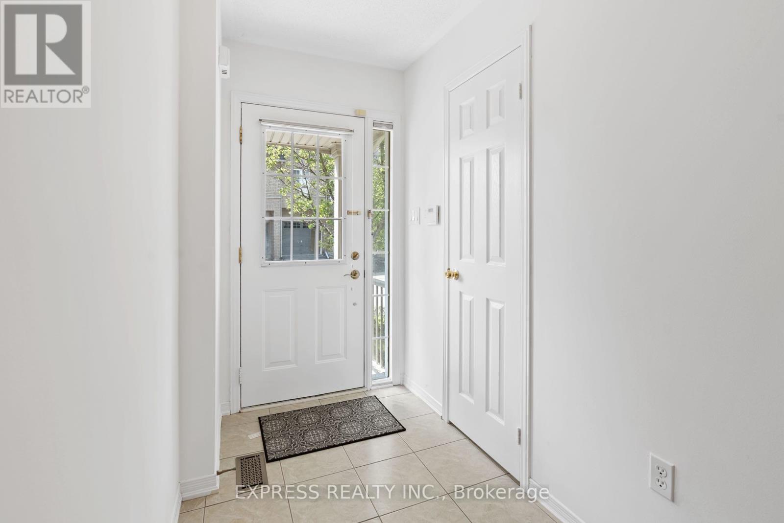 104 Prince Charles Way, Markham, Ontario  L6C 0B5 - Photo 5 - N12454412