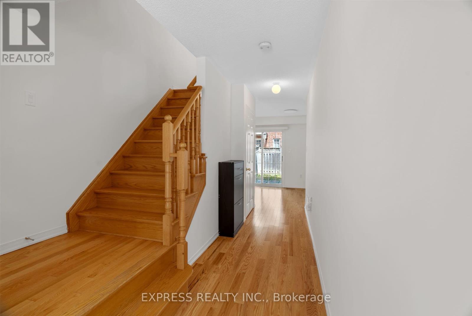 104 Prince Charles Way, Markham, Ontario  L6C 0B5 - Photo 7 - N12454412
