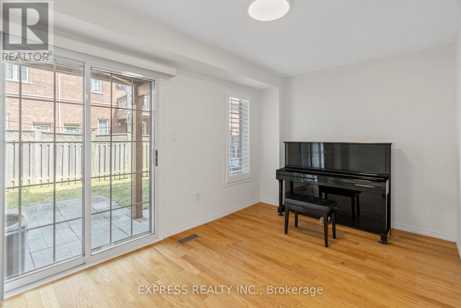 104 Prince Charles Way, Markham, Ontario  L6C 0B5 - Photo 8 - N12454412
