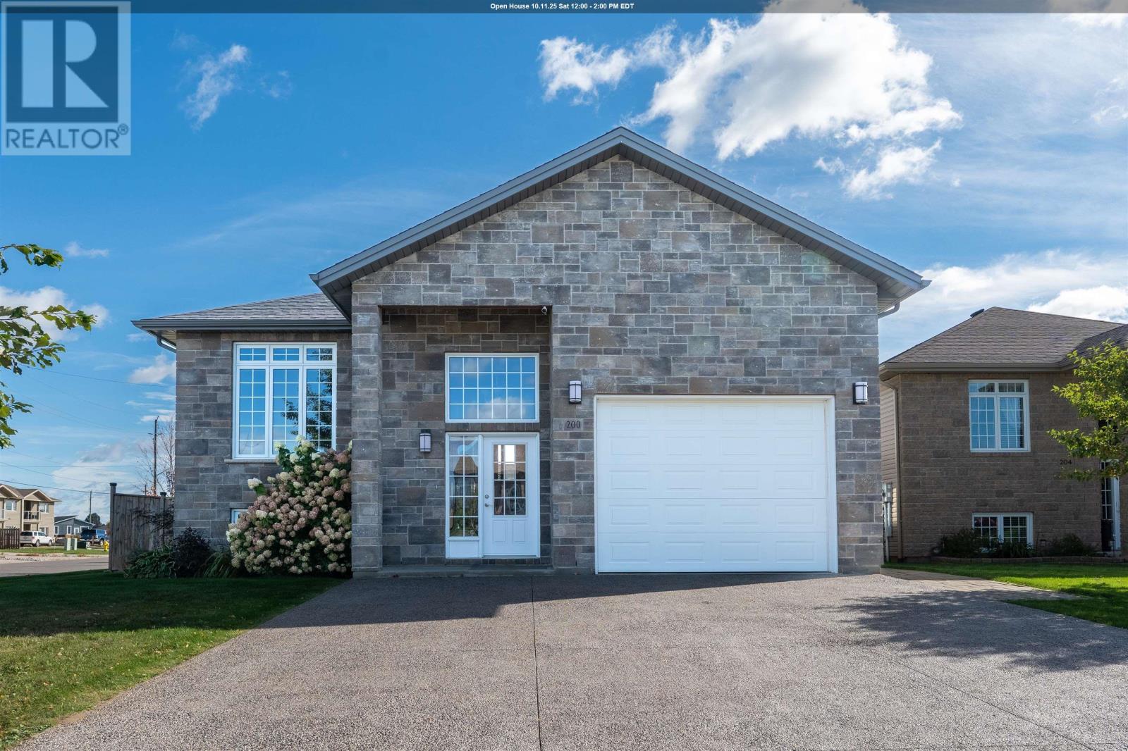 200 Deer CT, Thunder Bay, Ontario