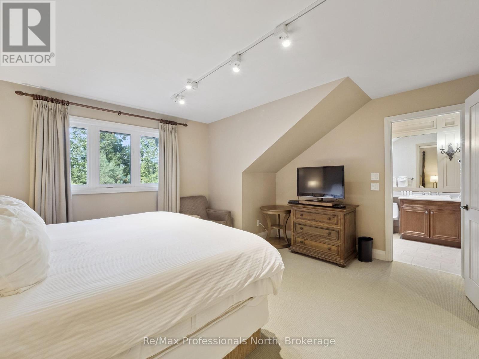 41r - 1209 Muskoka Beach Road, Gravenhurst, Ontario  P1P 1R1 - Photo 19 - X12454434