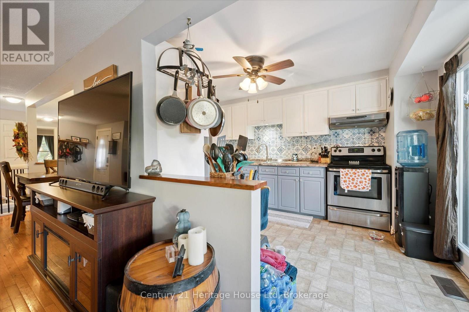 345 Stornoway Drive, Centre Wellington, Ontario  N1M 3K9 - Photo 13 - X12454438