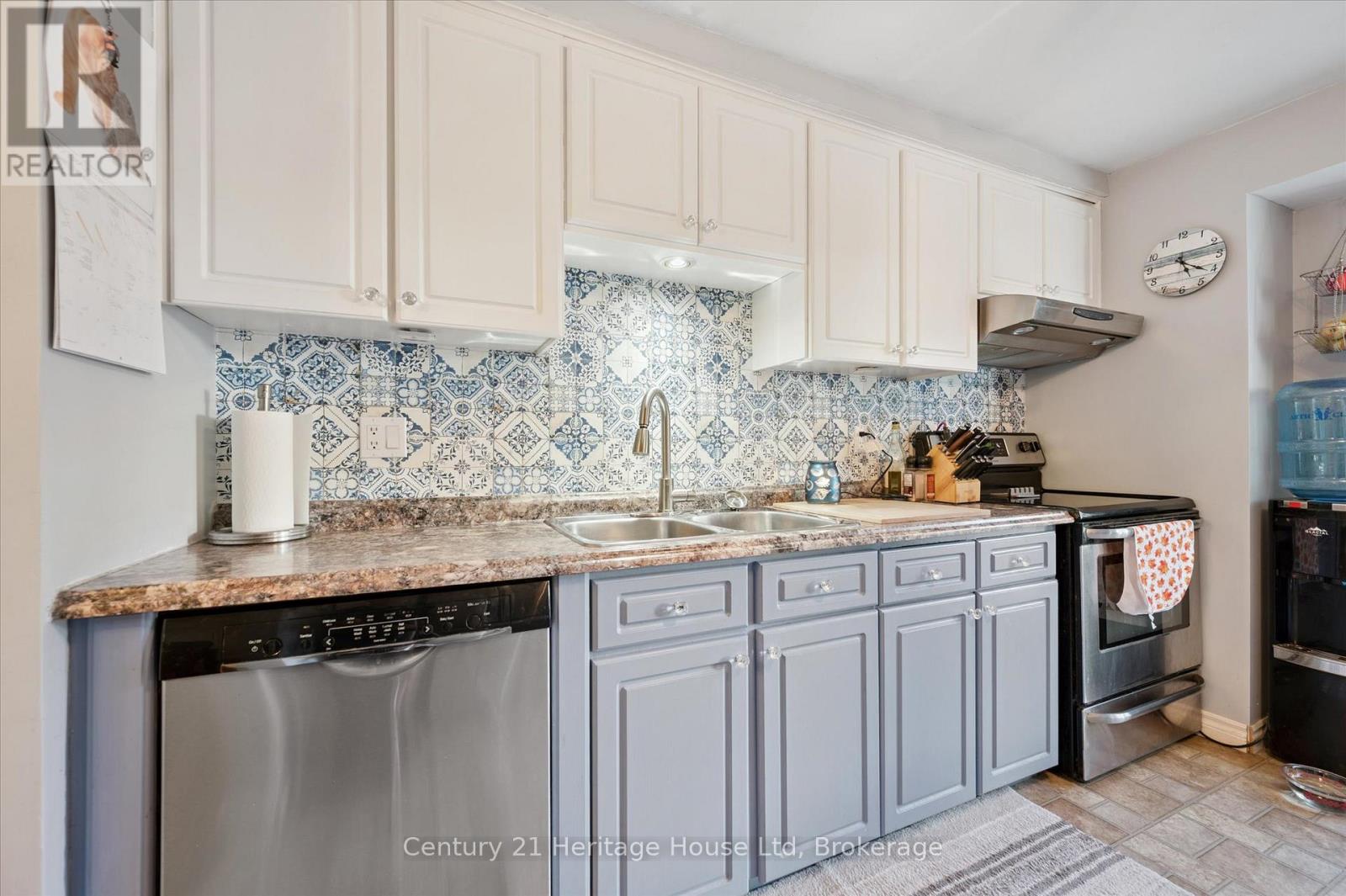 345 Stornoway Drive, Centre Wellington, Ontario  N1M 3K9 - Photo 15 - X12454438