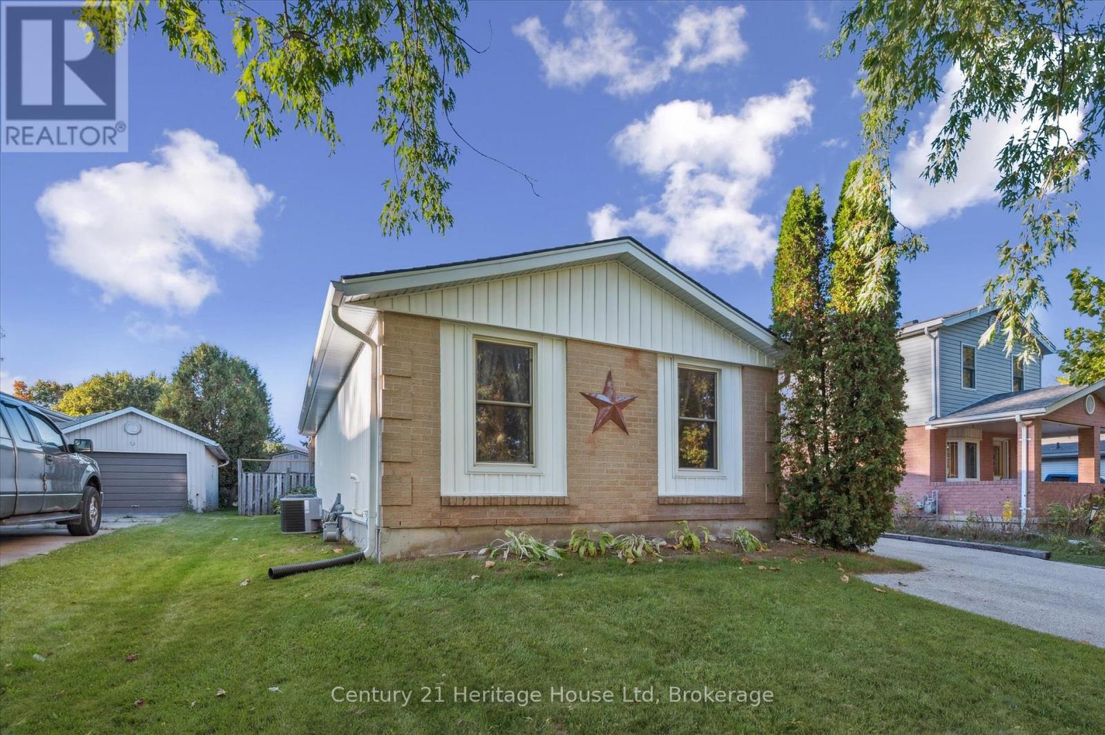 345 Stornoway Drive, Centre Wellington, Ontario  N1M 3K9 - Photo 3 - X12454438