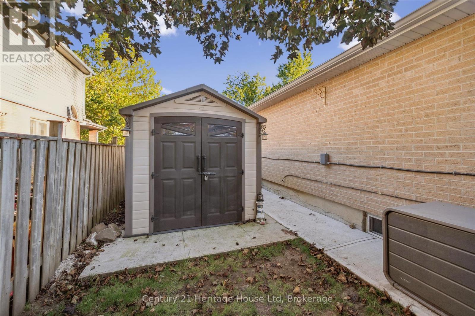 345 Stornoway Drive, Centre Wellington, Ontario  N1M 3K9 - Photo 35 - X12454438