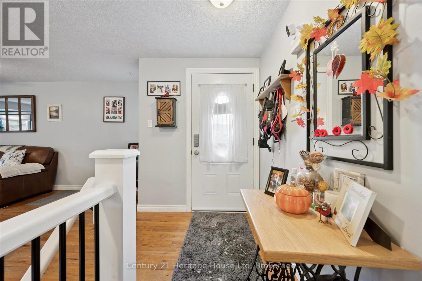 345 Stornoway Drive, Centre Wellington, Ontario  N1M 3K9 - Photo 6 - X12454438