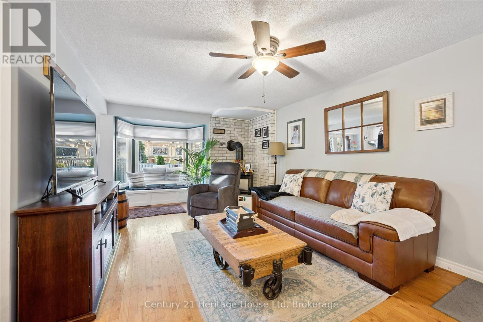 345 Stornoway Drive, Centre Wellington, Ontario  N1M 3K9 - Photo 9 - X12454438