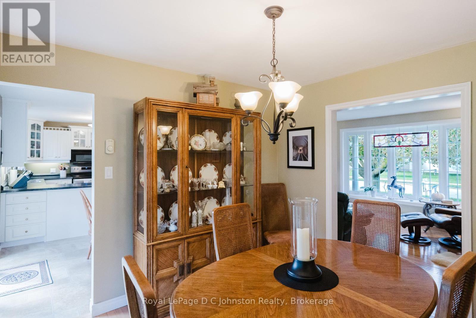 929 Wellington Street, Saugeen Shores, Ontario  N0H 2C3 - Photo 11 - X12454505