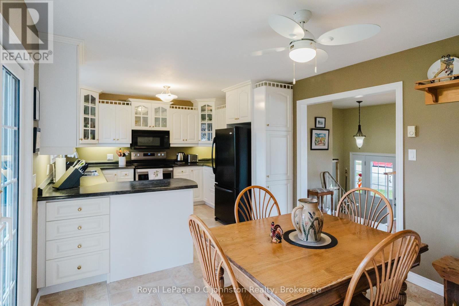 929 Wellington Street, Saugeen Shores, Ontario  N0H 2C3 - Photo 14 - X12454505