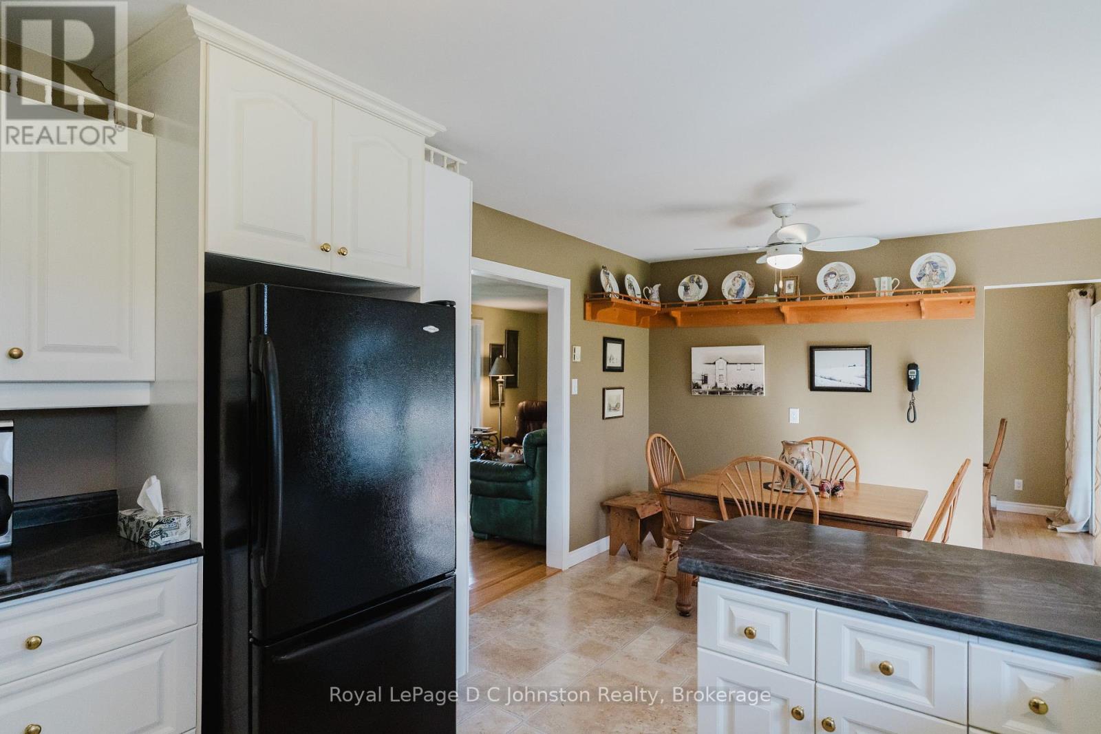 929 Wellington Street, Saugeen Shores, Ontario  N0H 2C3 - Photo 18 - X12454505