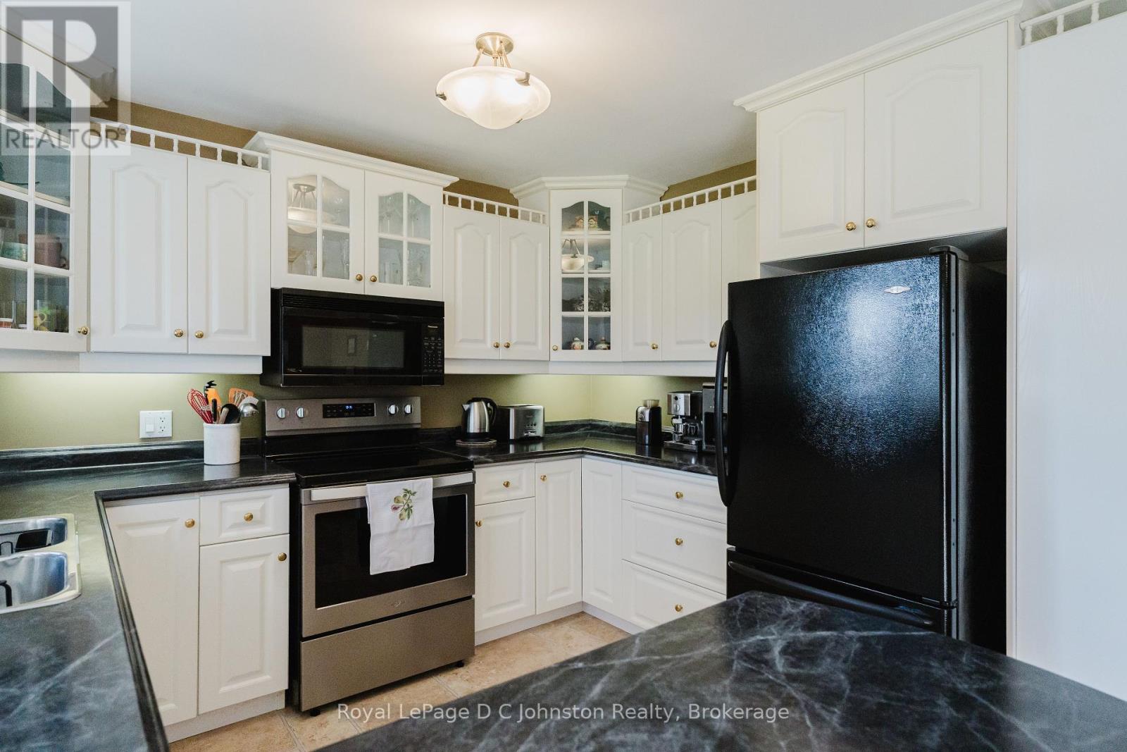 929 Wellington Street, Saugeen Shores, Ontario  N0H 2C3 - Photo 23 - X12454505